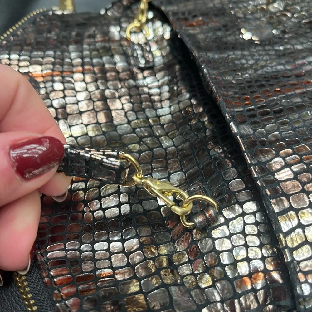 HOBO Iridescent Metallic Croc-Embossed Wristlet Clutch - Black & Gold Tones
